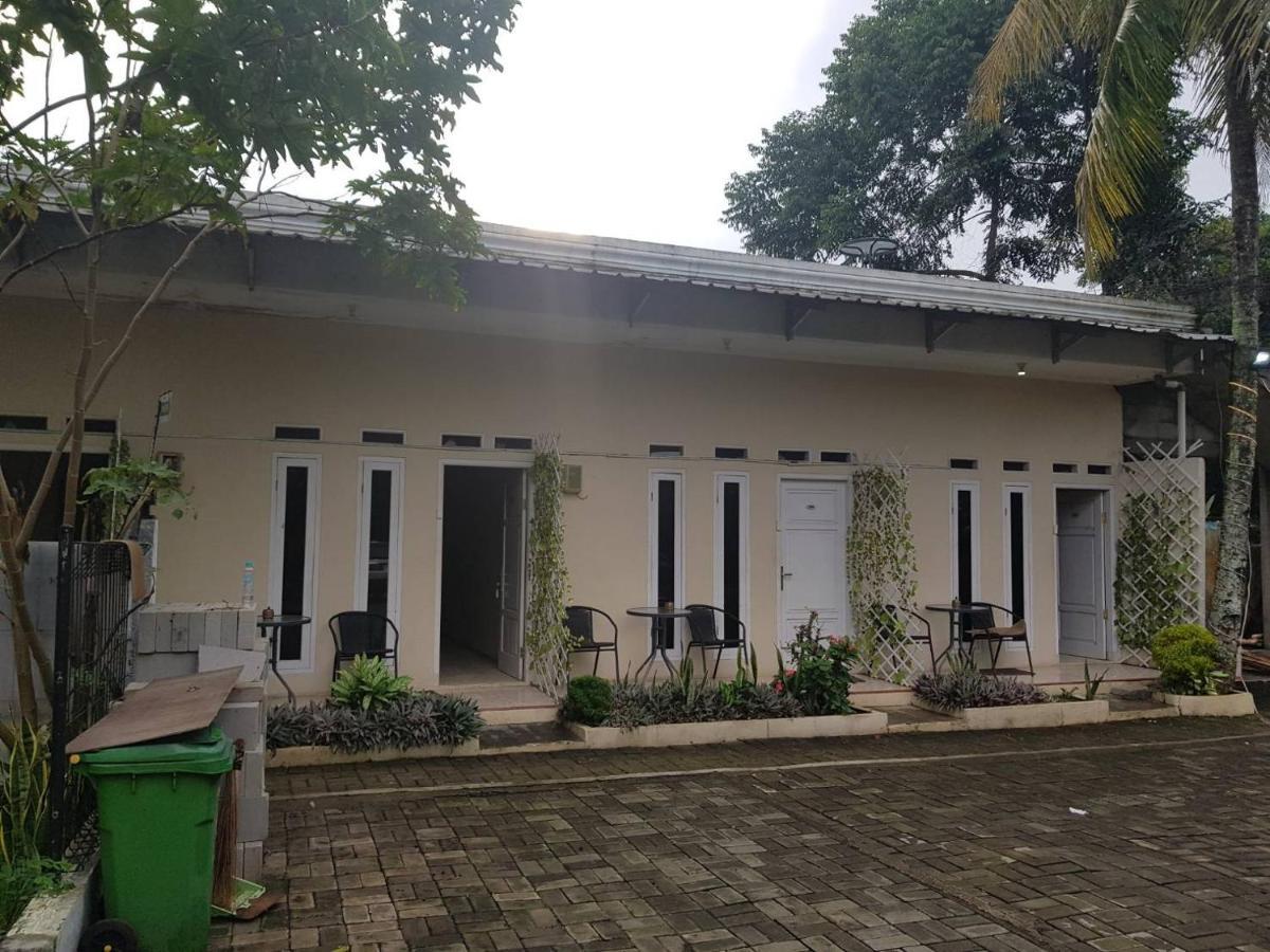 Bakom Inn Syariah Bogor Exterior foto